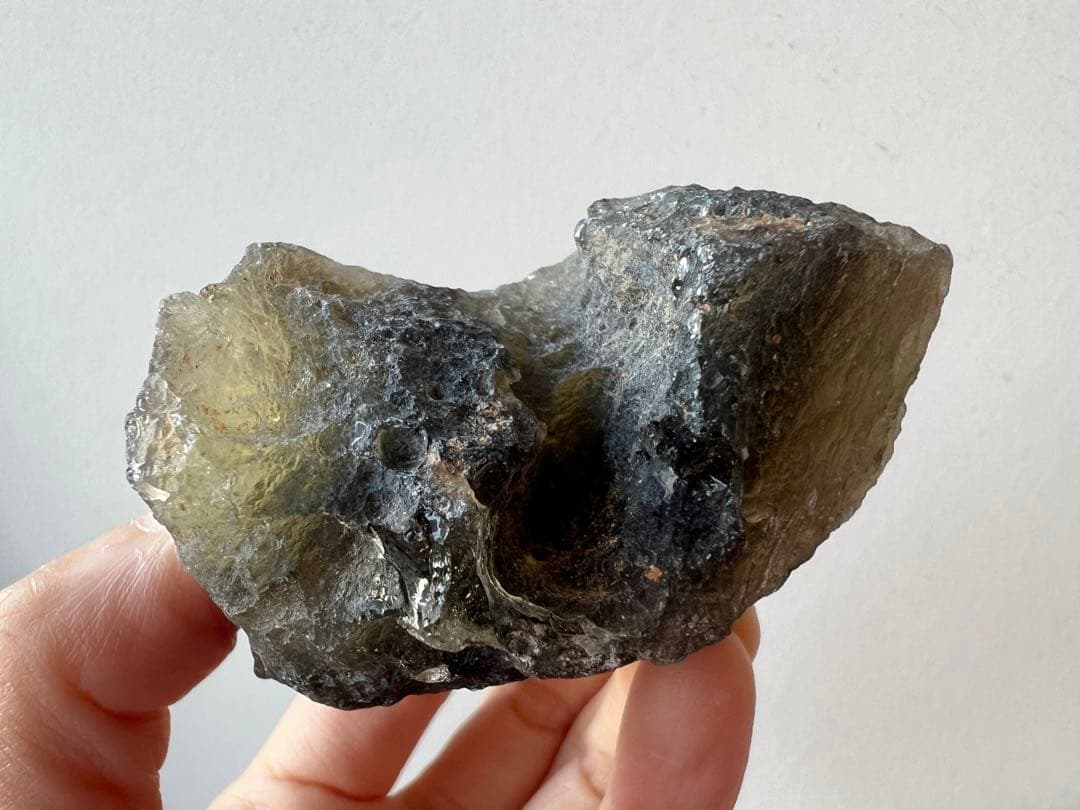 ブラックリビアングラス　リビアングラス　原石