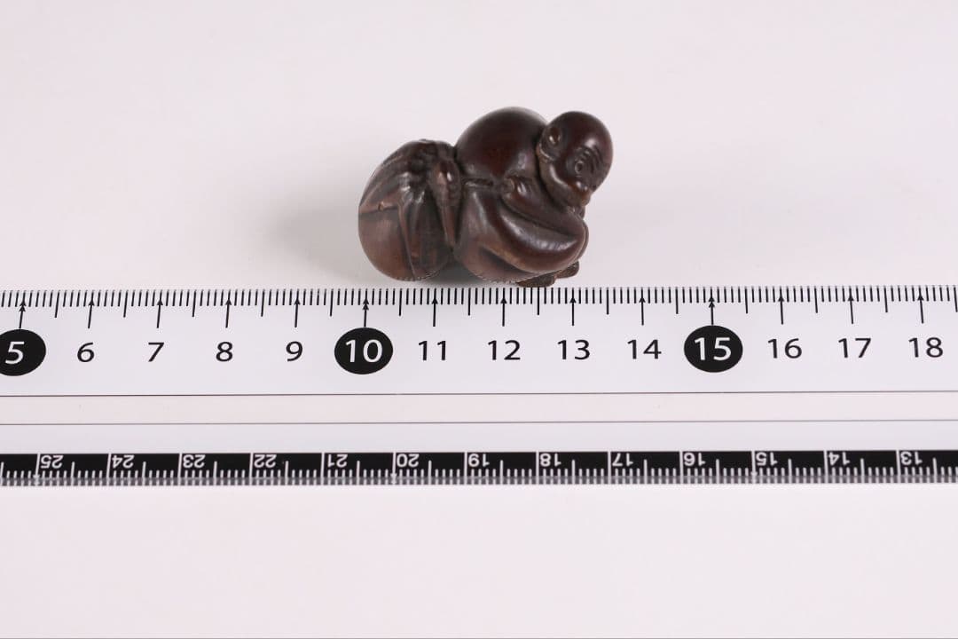 時代 堤物 猿と茄子 木彫 根付 木製【MB176】