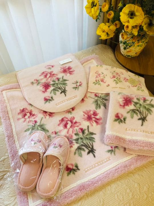専用になりました。　新品未使用　ローラアシュレイ　レア　トイレタリー　バスマット