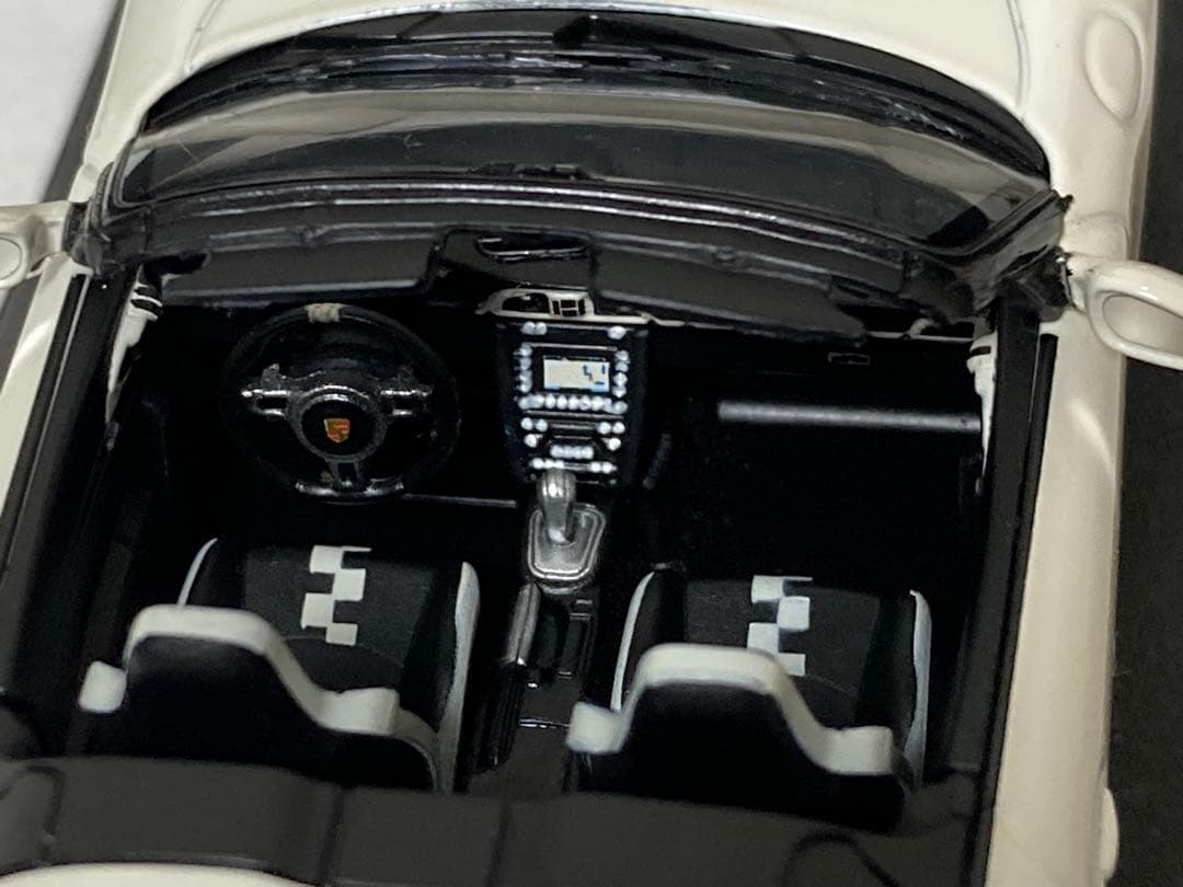 ポルシェ911 カレラ スピードスター 2010 ミニチャンプス製 1/43