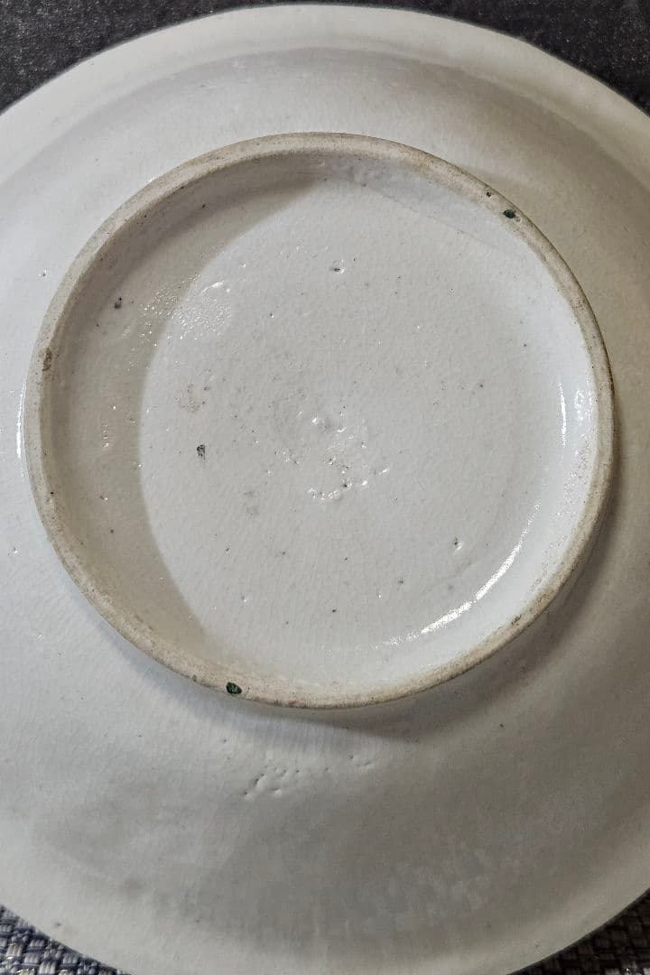 江戸時代前期　古九谷　陽刻浮彫　如意頭文様　四彩色　山水図　深皿　径13.9cm