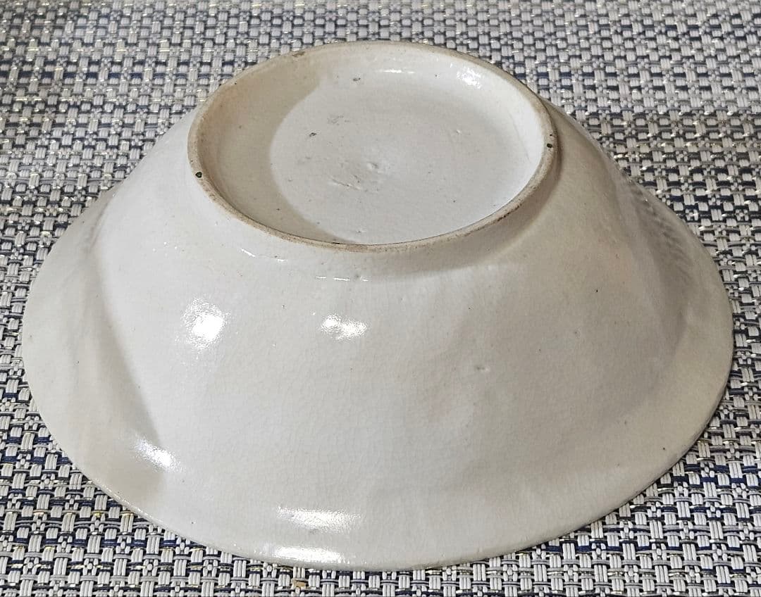 江戸時代前期　古九谷　陽刻浮彫　如意頭文様　四彩色　山水図　深皿　径13.9cm