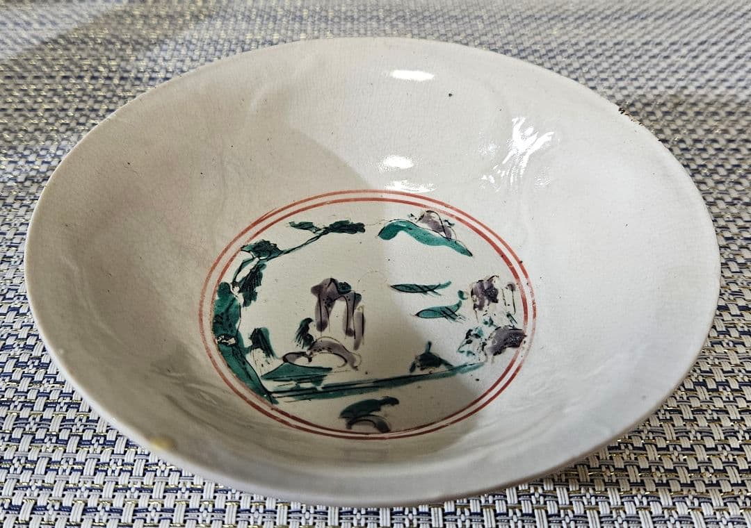 江戸時代前期　古九谷　陽刻浮彫　如意頭文様　四彩色　山水図　深皿　径13.9cm