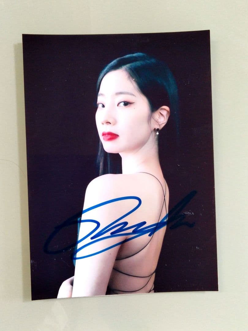 セール中…ダヒョン直筆サイン入り2Lサイズ写真…TWICE…DAHYUN - メルカリ