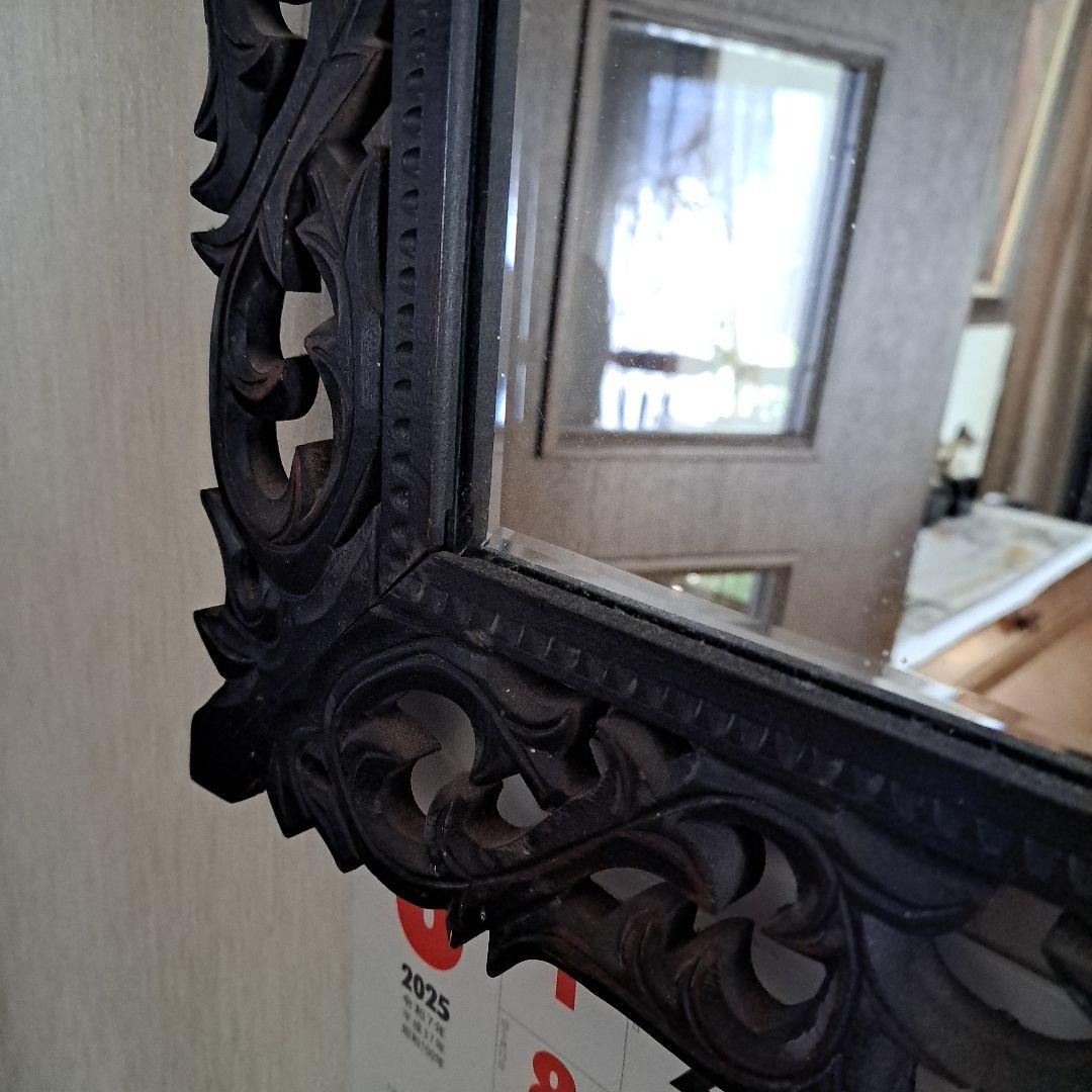 黒い彫刻入り壁掛け鏡　昭和レトロ　アンティーク　2枚セット　木製