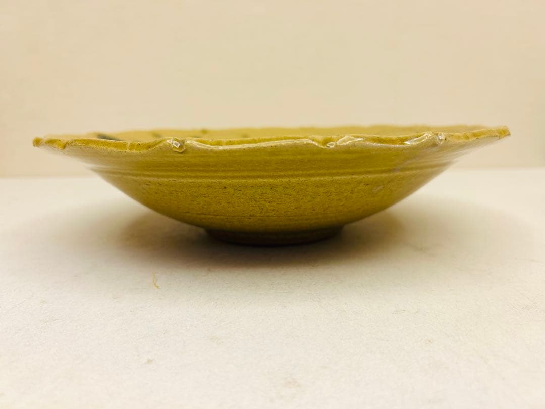 白山窯 山田正和 作 黄釉草花文 輪花大皿 共箱付 - メルカリ