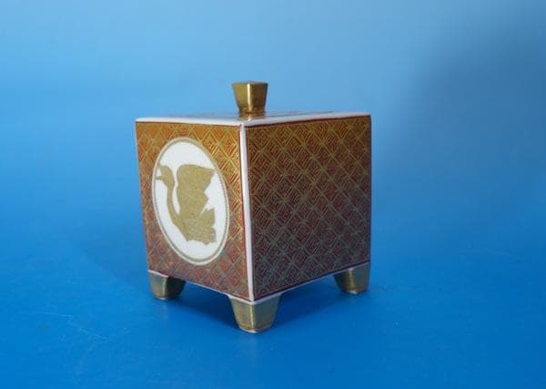 九谷焼　金襴手　角香炉　四方香炉　 山岸政明　共箱　石川県無形文化財 2004