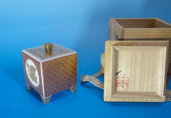 九谷焼　金襴手　角香炉　四方香炉　 山岸政明　共箱　石川県無形文化財 2004