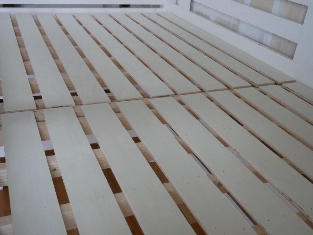 【直接引き渡しのみ】美品、ロフトベッド イーニーMid ホワイト 宮棚付　収納