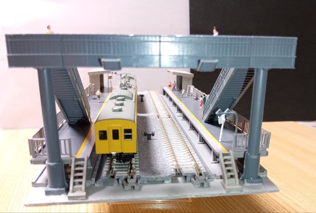 Nゲージ 対向式ホームセット（レール付き）ジオラマ ③