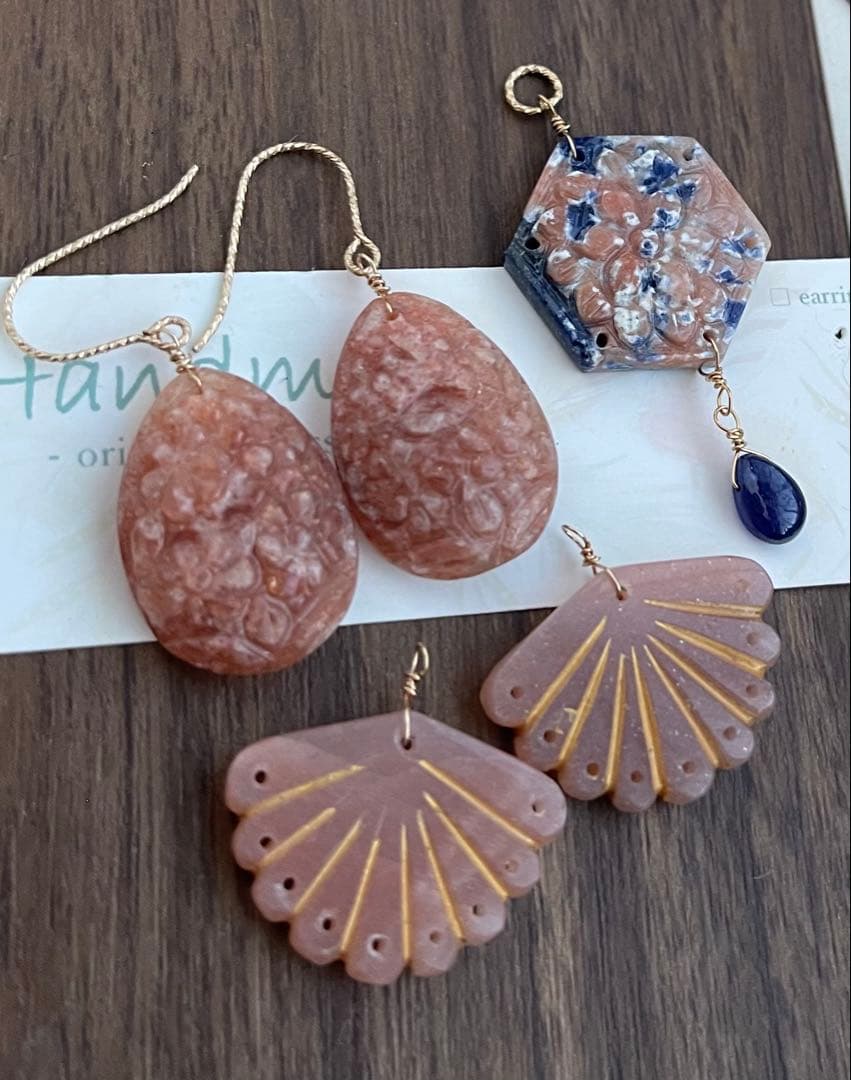 豪華なお得チャームオレンジ系セット サンストーンカービングなど