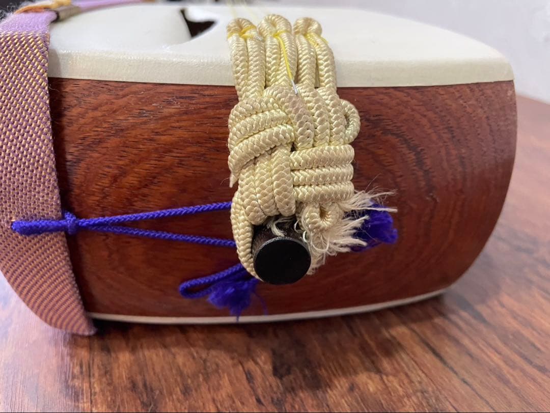 三味線 細棹 トチ紅木 子持ち綾杉胴 金細 二本溝