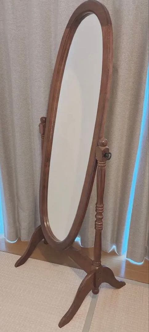 ろくろ脚のオーバルスタンドミラー　鏡