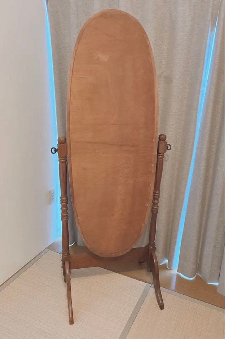 ろくろ脚のオーバルスタンドミラー　鏡
