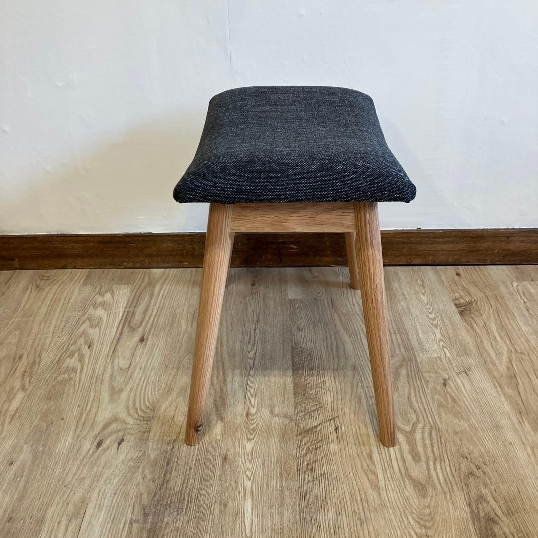 レッドオーク無垢材　スツール　新品　ナチュラル色
