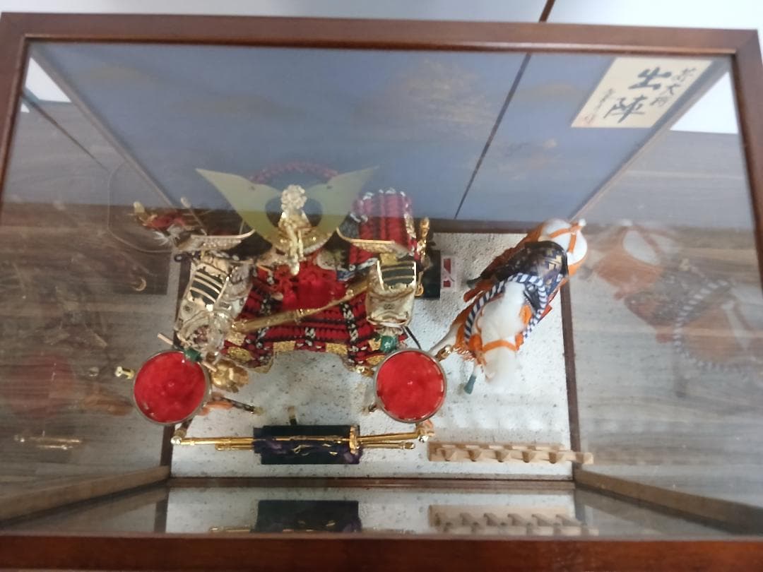 五月人形「若大将 出陣」喜月作 ガラスケース入り 9号 オルゴール、ライト付き