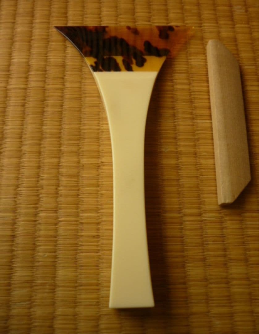 三味線 撥 鼈甲 1枚甲　開き 11.8cm　 重さ190ｇ