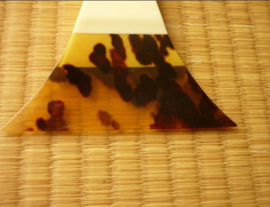 三味線 撥 鼈甲 1枚甲　開き 11.8cm　 重さ190ｇ