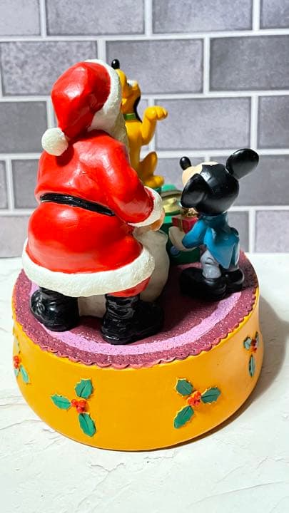 ディズニークリスマス　ミッキープルートサンタ　フィギュアリン・置物オルゴール