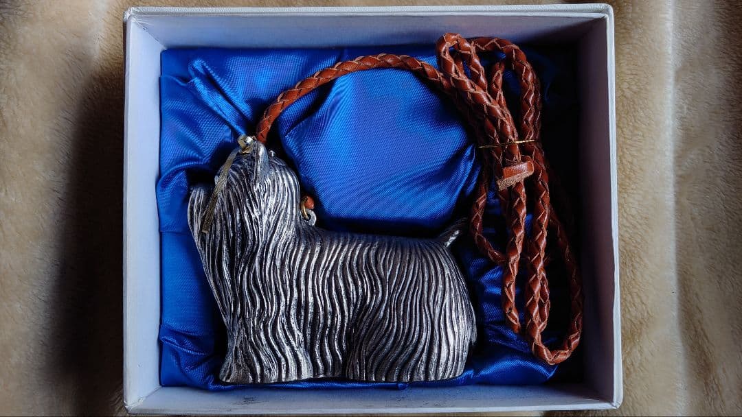 WAKO ブロンズ？　ヨークシャーテリア　リード付き