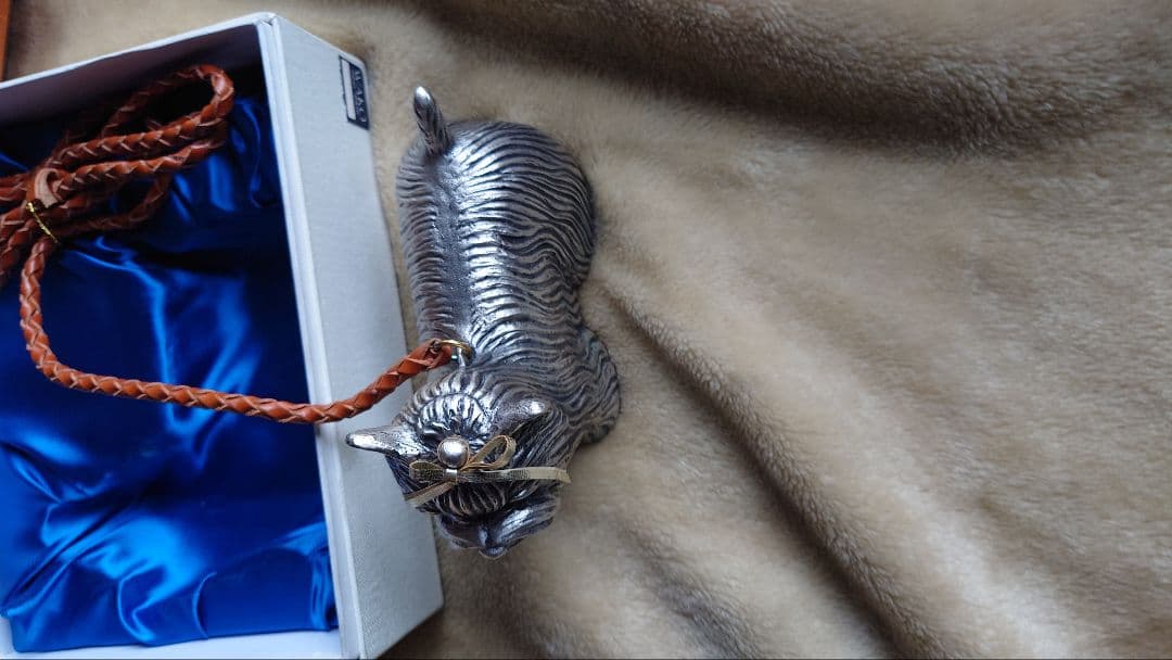 WAKO ブロンズ？　ヨークシャーテリア　リード付き