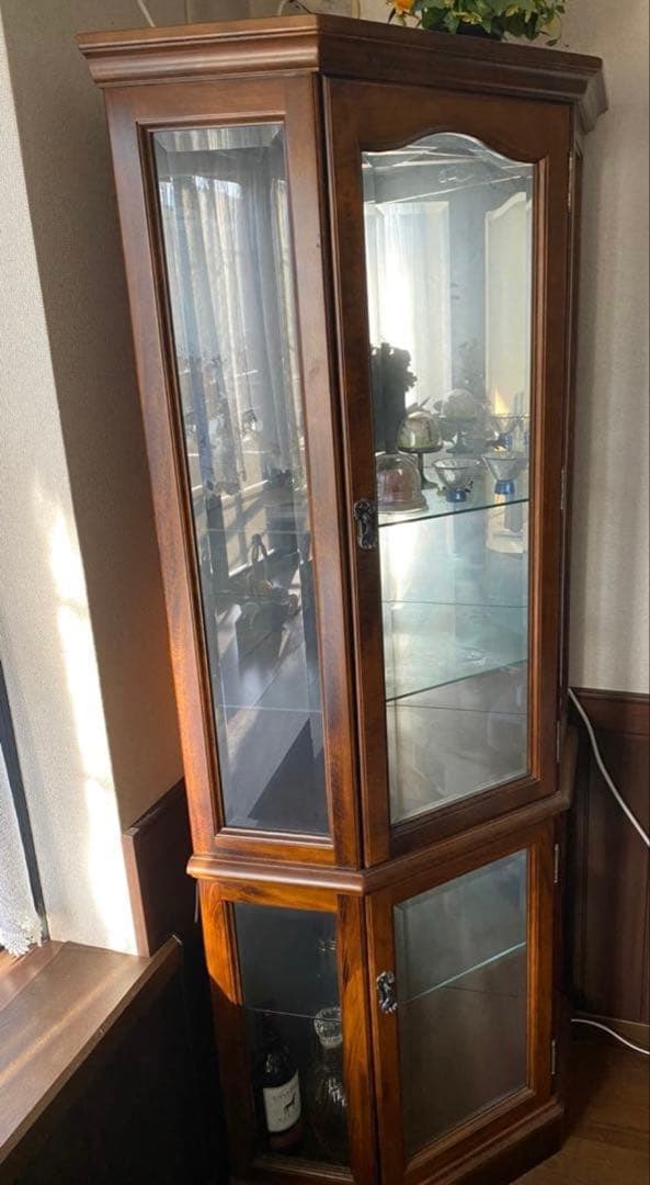 木製コーナーキャビネット クラシックデザイン