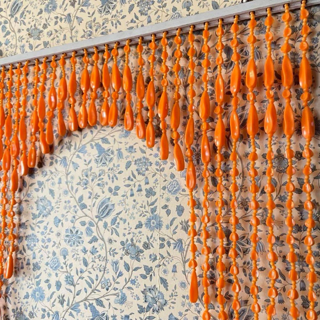 昭和レトロ ビーズのれん オレンジ 当時物 レトロポップ - メルカリ