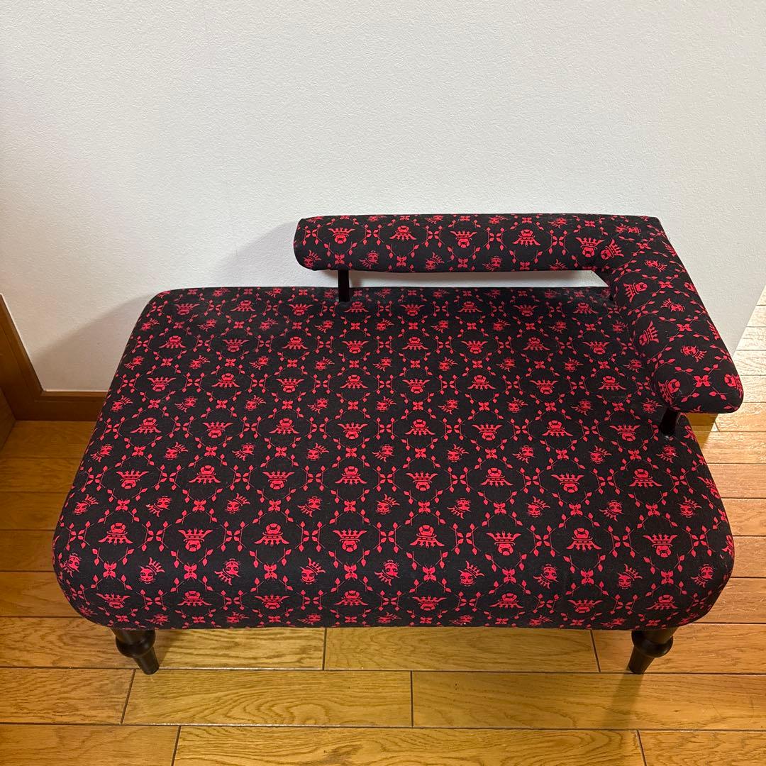 IKEA ペット用　アーム付きソファ黒赤模様チェア