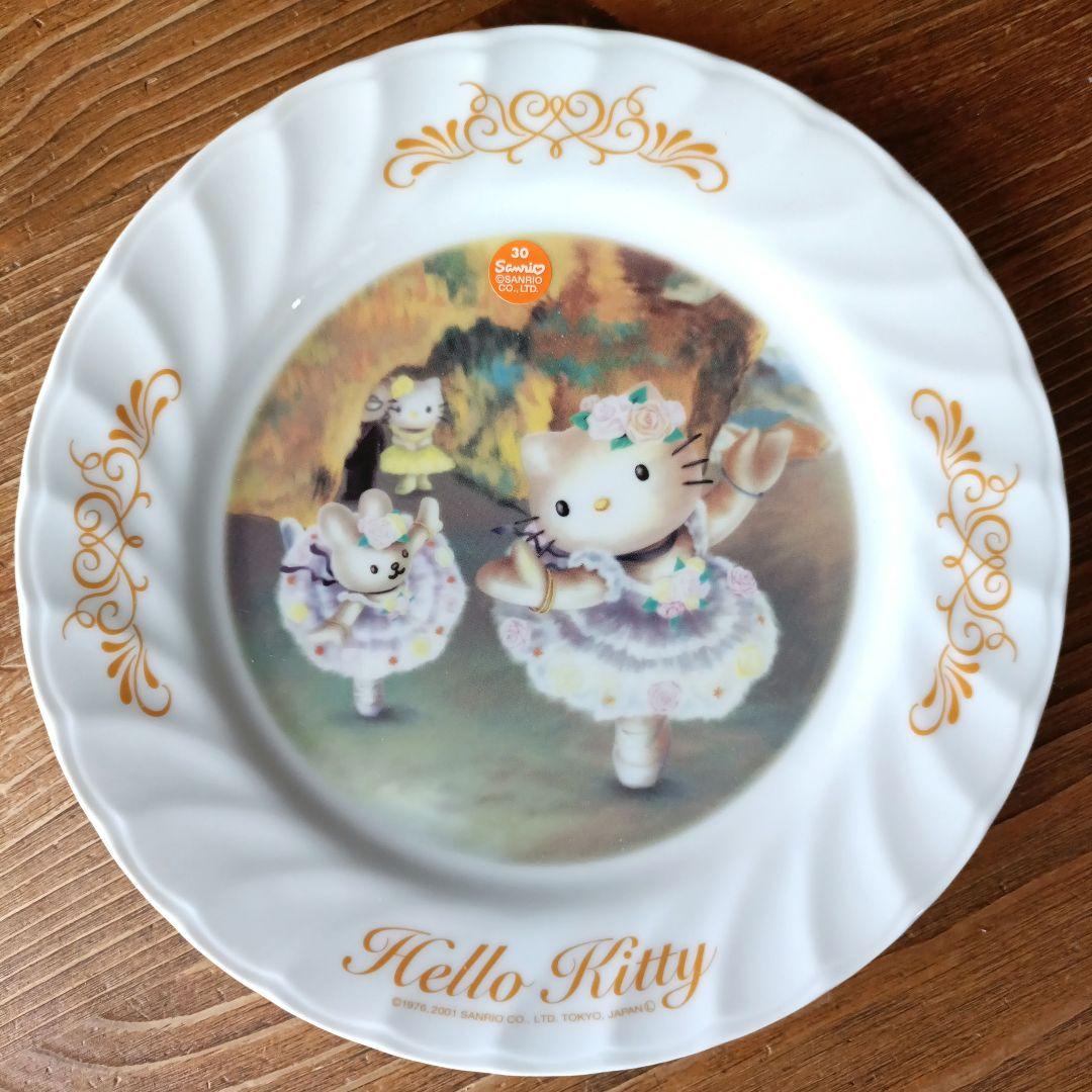 未使用品ハローキティHELLOKITTY 絵皿12枚　プレート サンリオ 食器