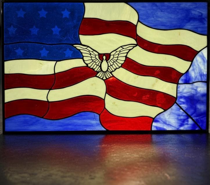 特大【61.5×39cm】ステンドグラスパネル アメリカンフラッグ 鳩 壁掛け