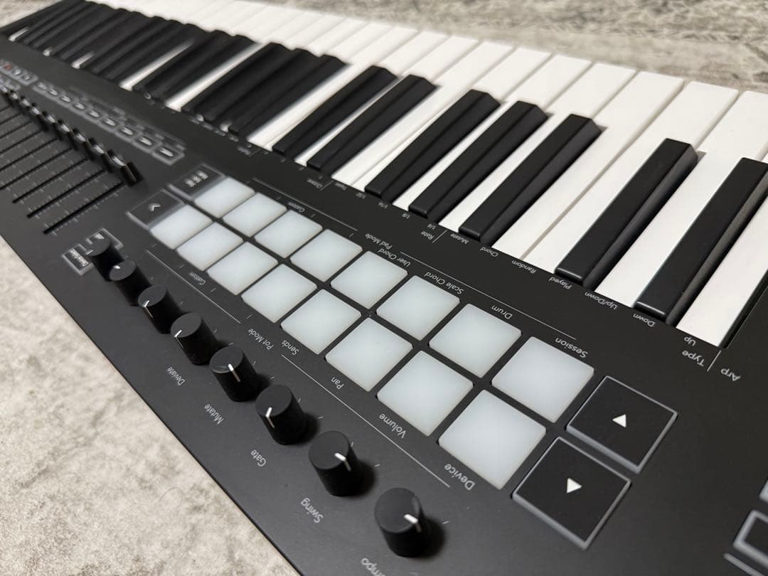 Novation MK3 49鍵 MIDIキーボード MIDEケーブル付き