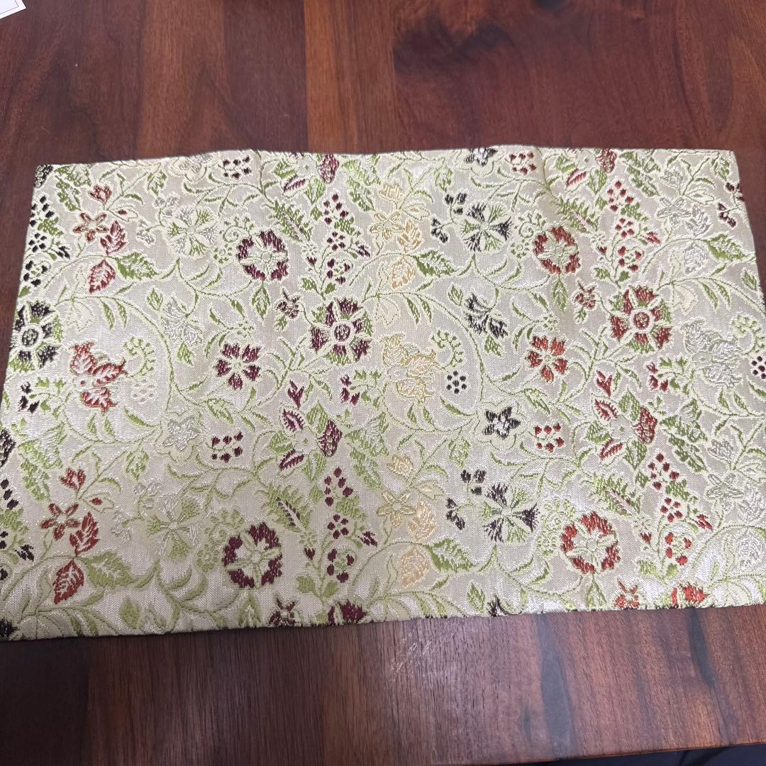 龍村美術館織物　早雲寺文台裂 花瓶敷