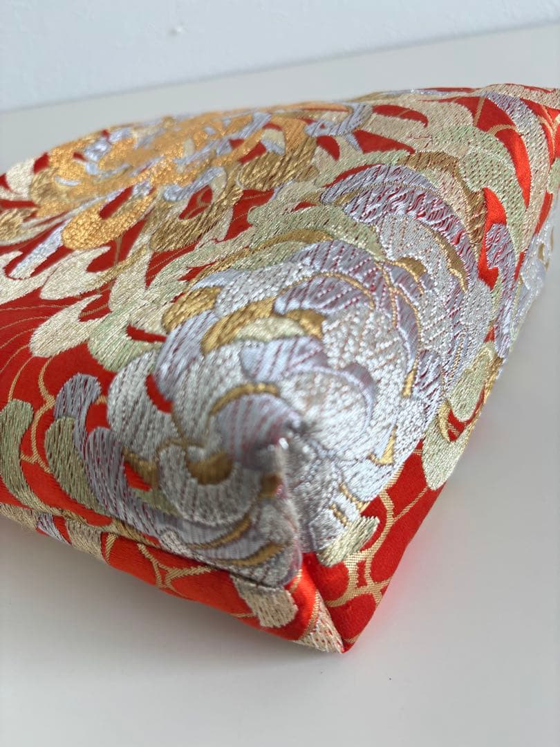豪華な菊文様の帯リメイクバッグ／鮮やかオレンジ×金銀糸のショルダー