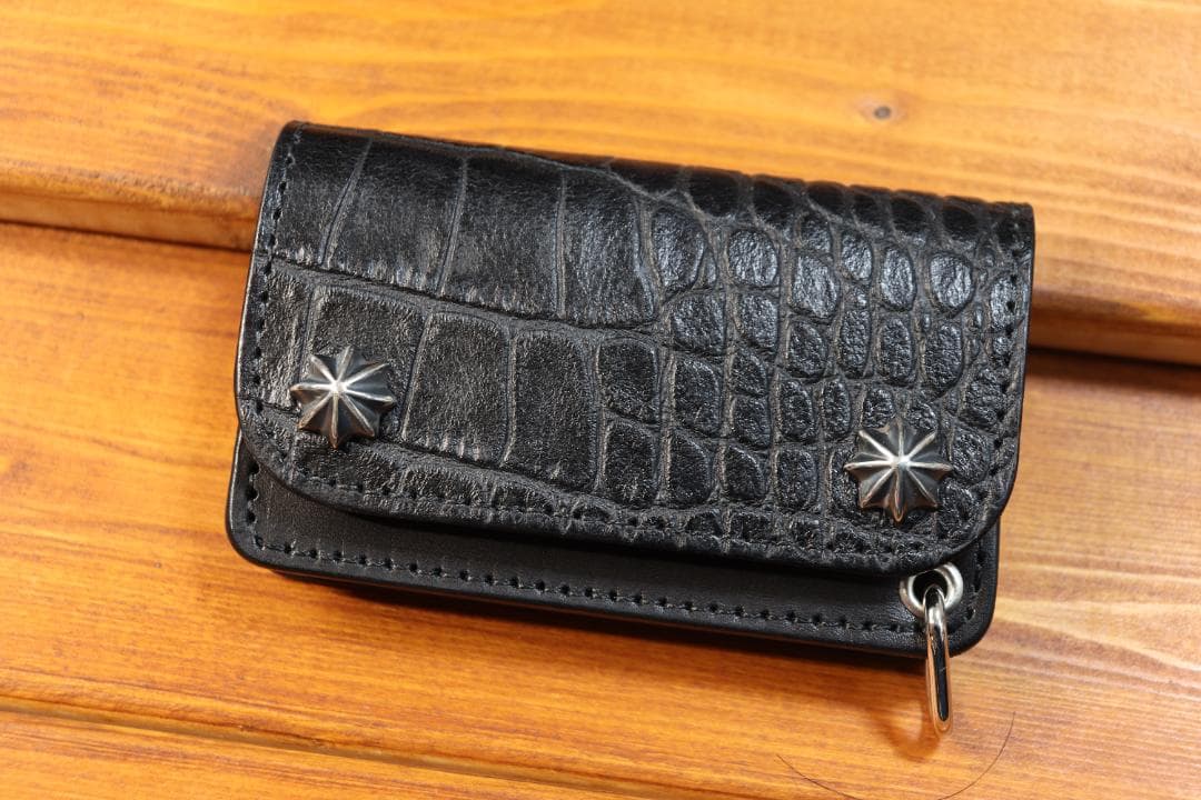 型押しクロコミニトラッカーウォレット　シルバー925アポロ コンチョ付き