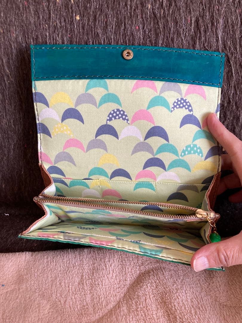 猫デザインのレザー風長財布