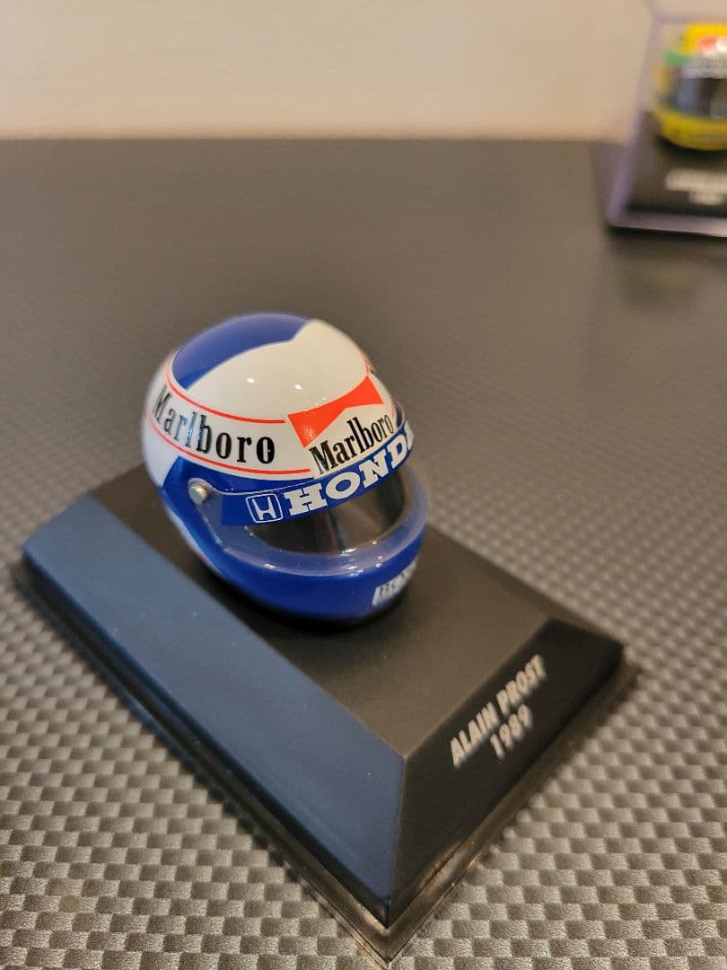ミニチャンプス 1/8ヘルメット アイルトンセナ アラン、プロスト