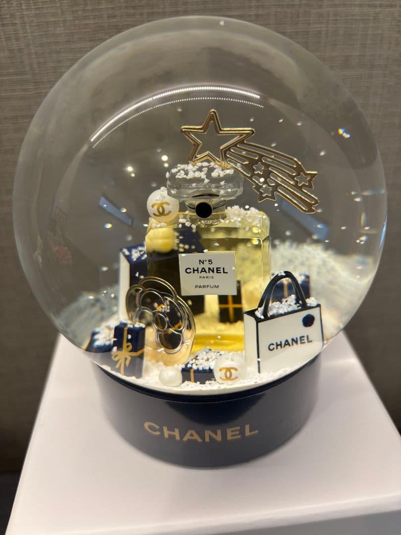 CHANELシャネル2025年海外限定ノベルティのスノードーム