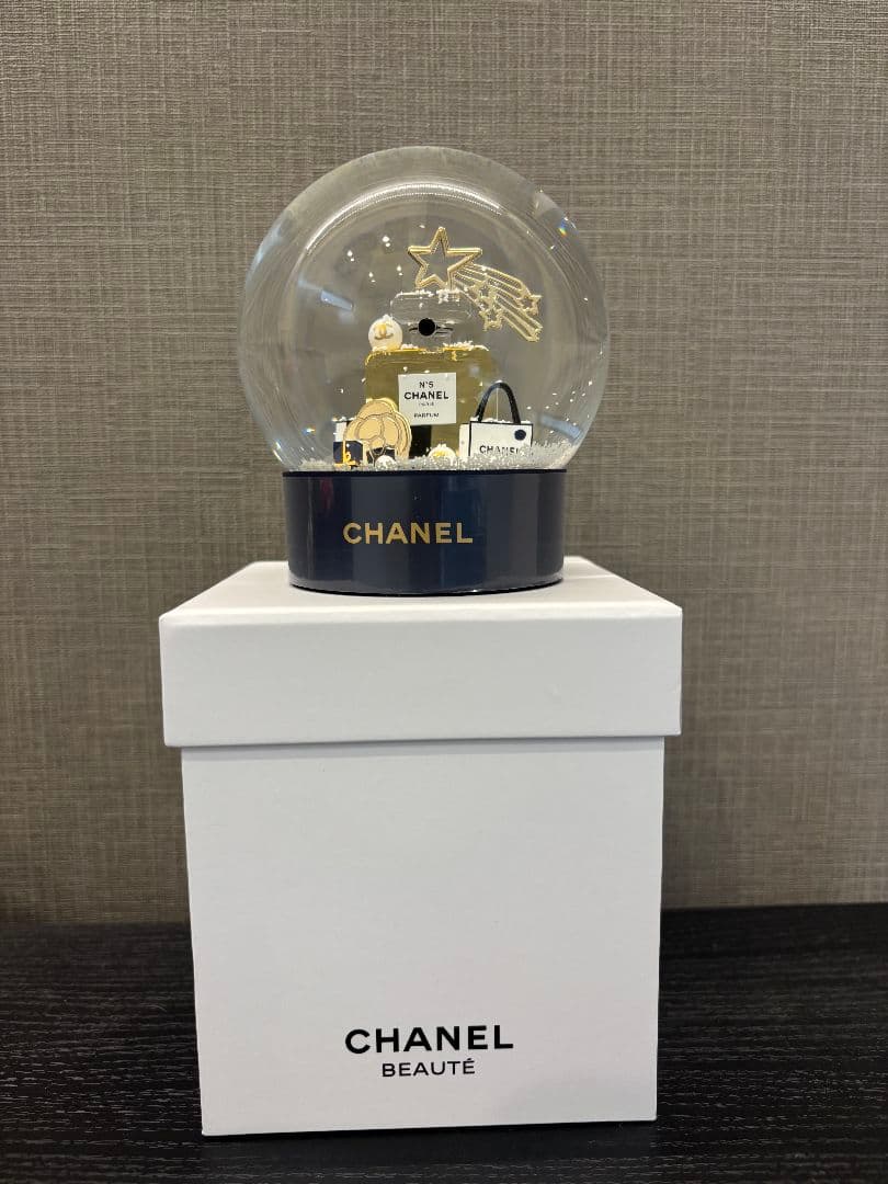 CHANELシャネル2025年海外限定ノベルティのスノードーム