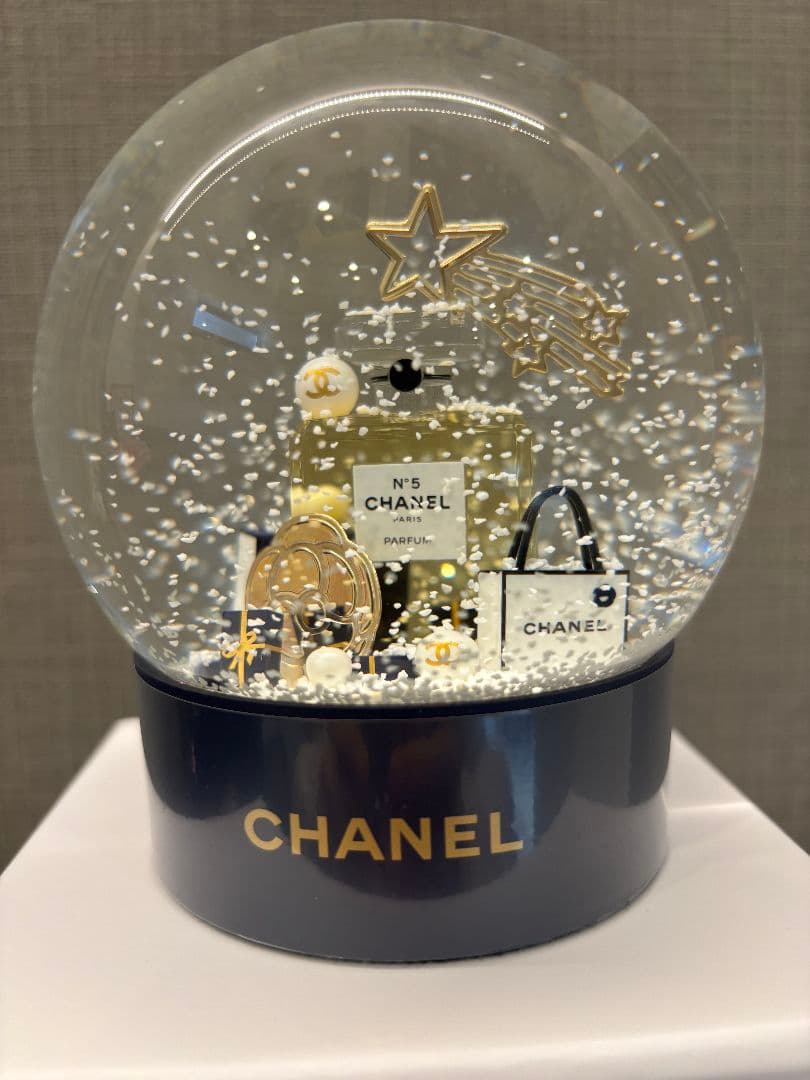CHANELシャネル2025年海外限定ノベルティのスノードーム