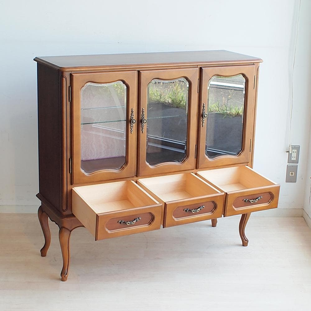 カリモク 猫脚 ガラスキャビネット サイドボード クラシカル ロココ