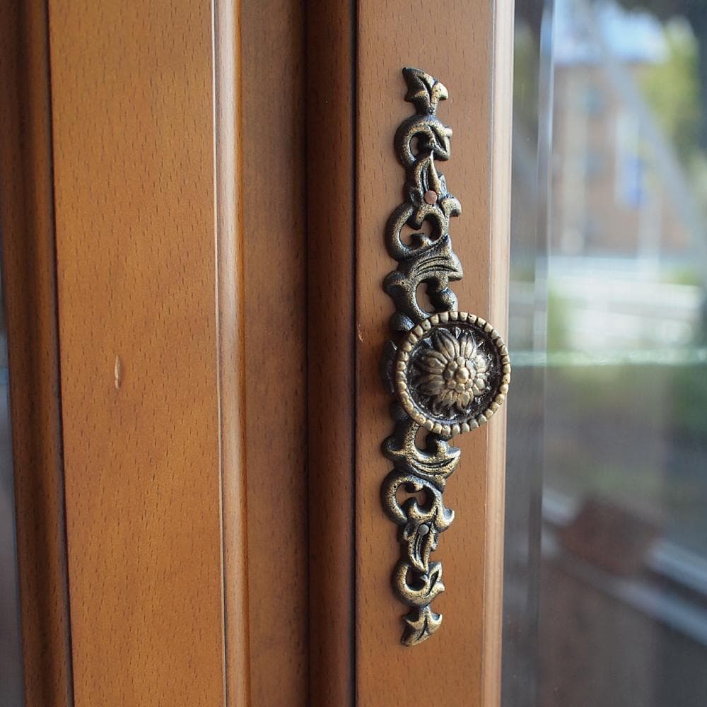 カリモク 猫脚 ガラスキャビネット サイドボード クラシカル ロココ