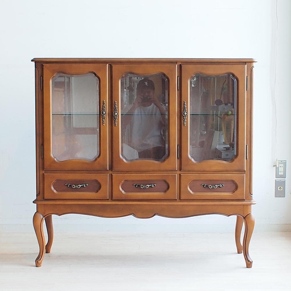 カリモク 猫脚 ガラスキャビネット サイドボード クラシカル ロココ