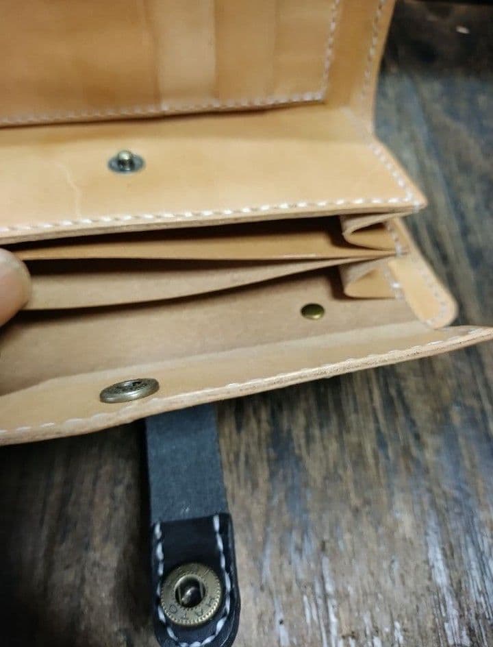 ホック式■レザーウォレット　ブラック＆ナチュラル