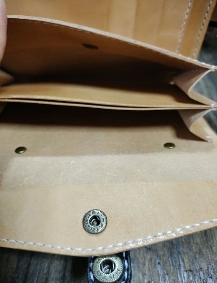 ホック式■レザーウォレット　ブラック＆ナチュラル