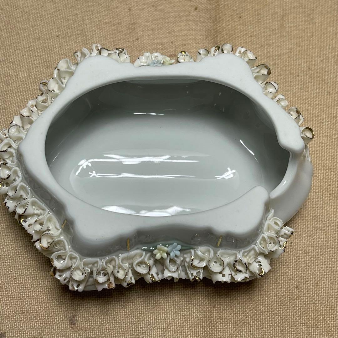 MR-132A N Victoria カポディモンテ　陶器製 透かし彫り 花装飾