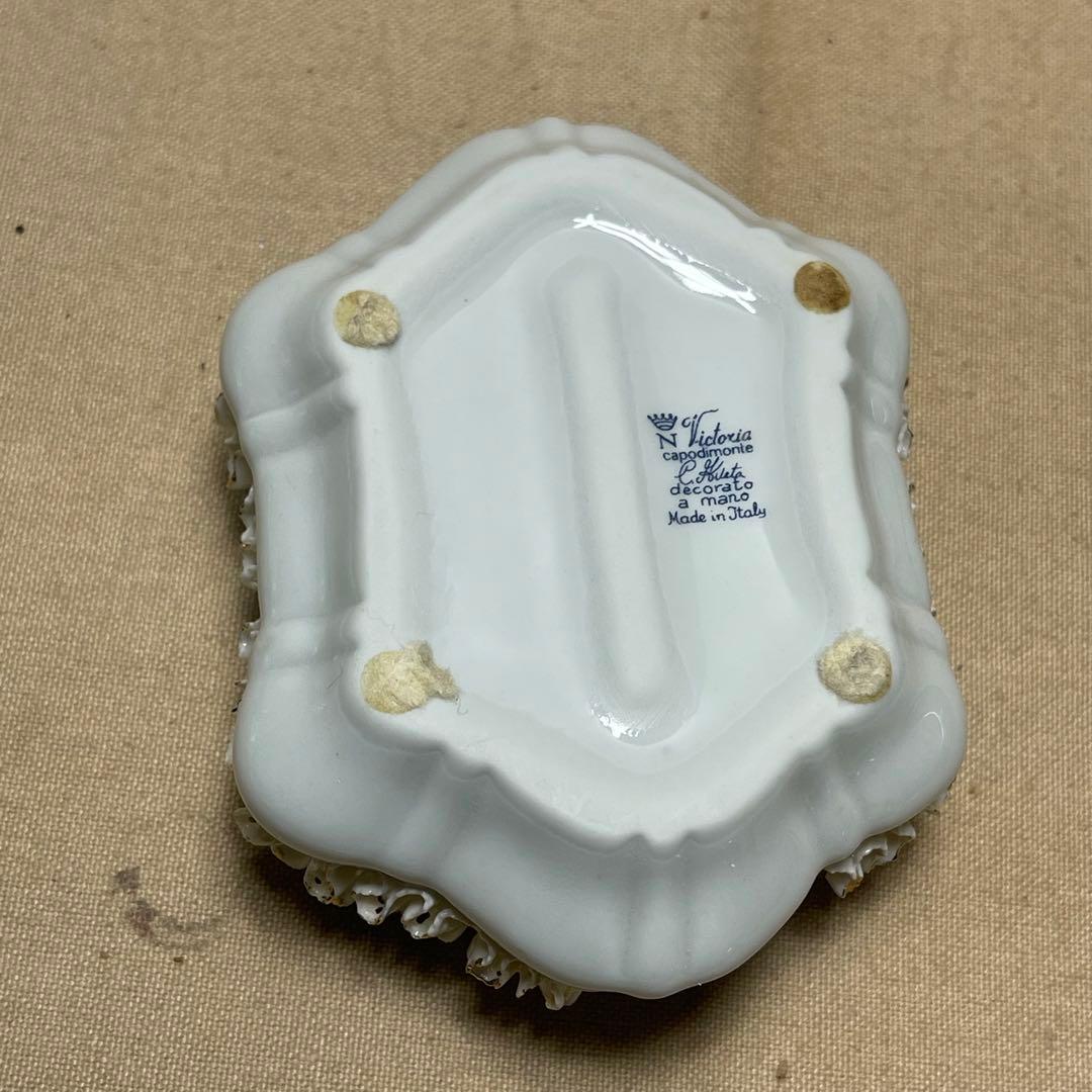 MR-132A N Victoria カポディモンテ　陶器製 透かし彫り 花装飾