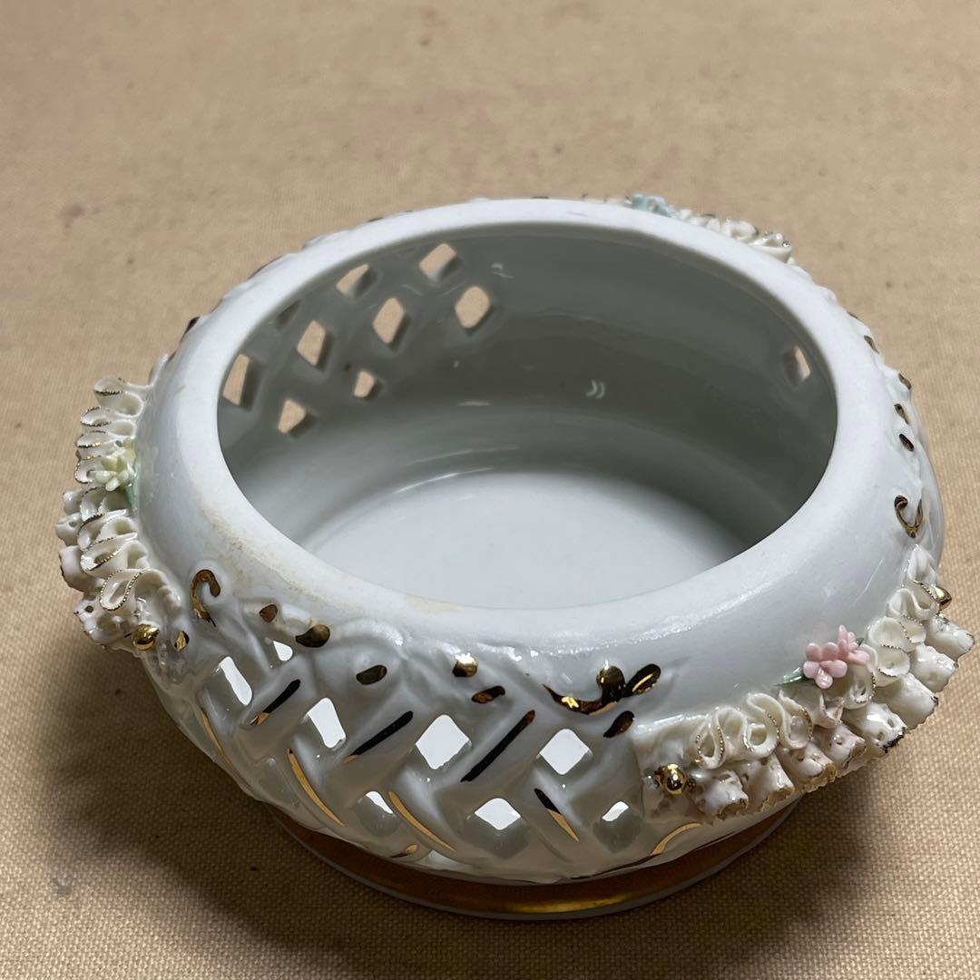 MR-132A N Victoria カポディモンテ　陶器製 透かし彫り 花装飾