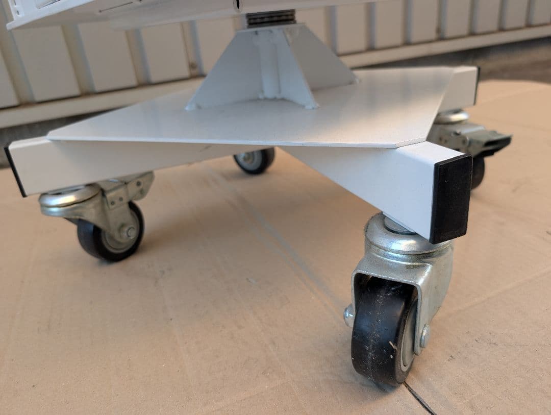 回転式スチール本棚　メタルラック　キャスター付き