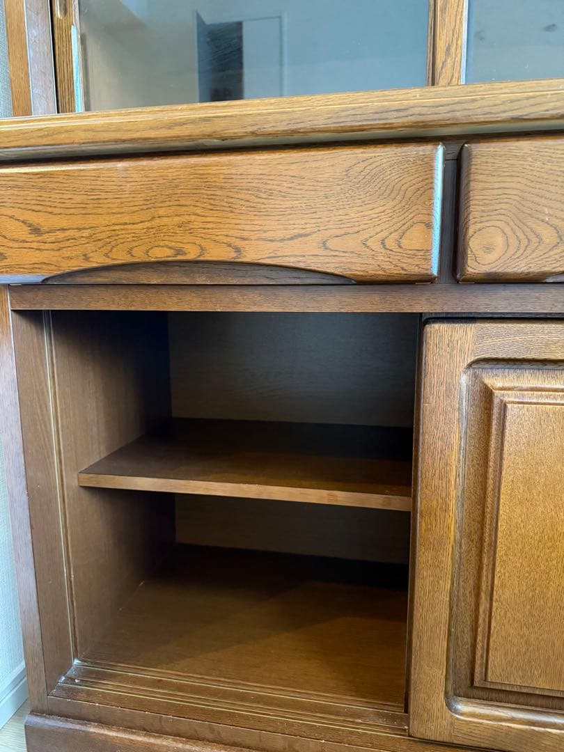 今週中のみ　木製食器棚 ガラス扉付き 収納力抜群