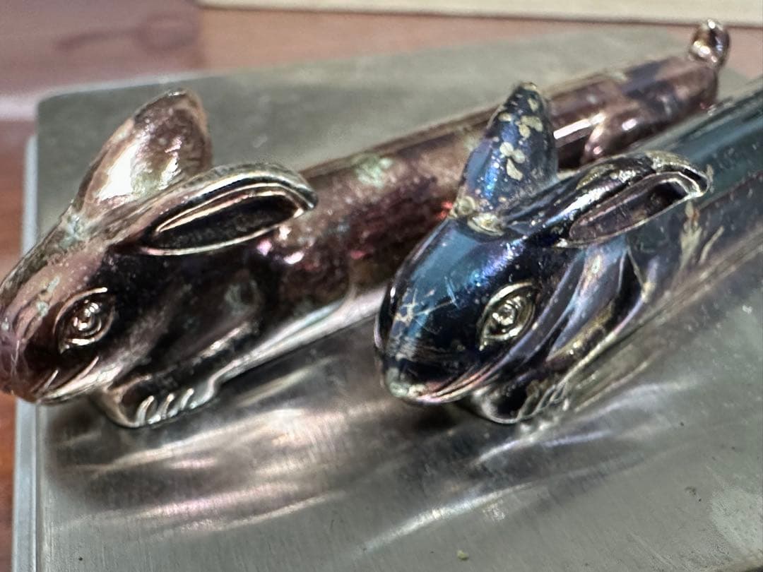 ウサギ型　金属製　箸置き　2客セット